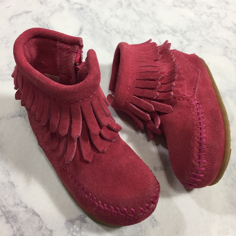 Minnetonka Girls Pink Fringe Boots Size 4